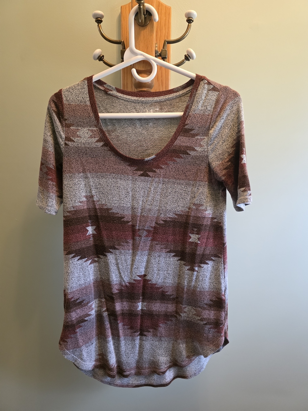 Maurices Womenβs Short Sleeve Scoop Neck Tribal Print Top - Burgundy/Gray